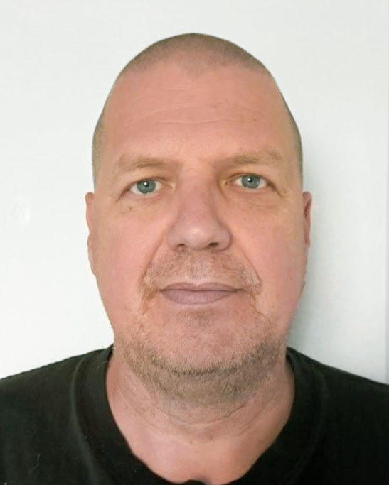 Lähikuva Teppo Rouhiaisesta.